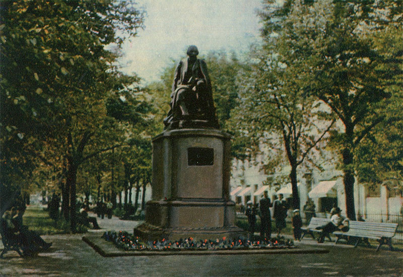 NV monument Gogol, Poltava, 1963